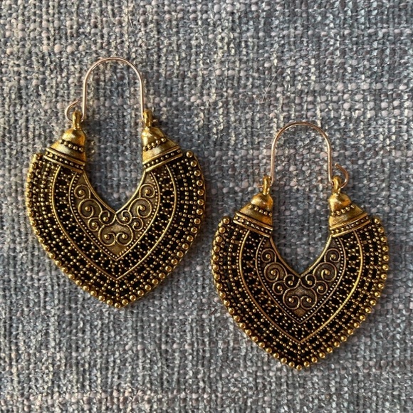 Vintage Gold Bali Gypsy Hoop Earrings - Picture 3 of 3